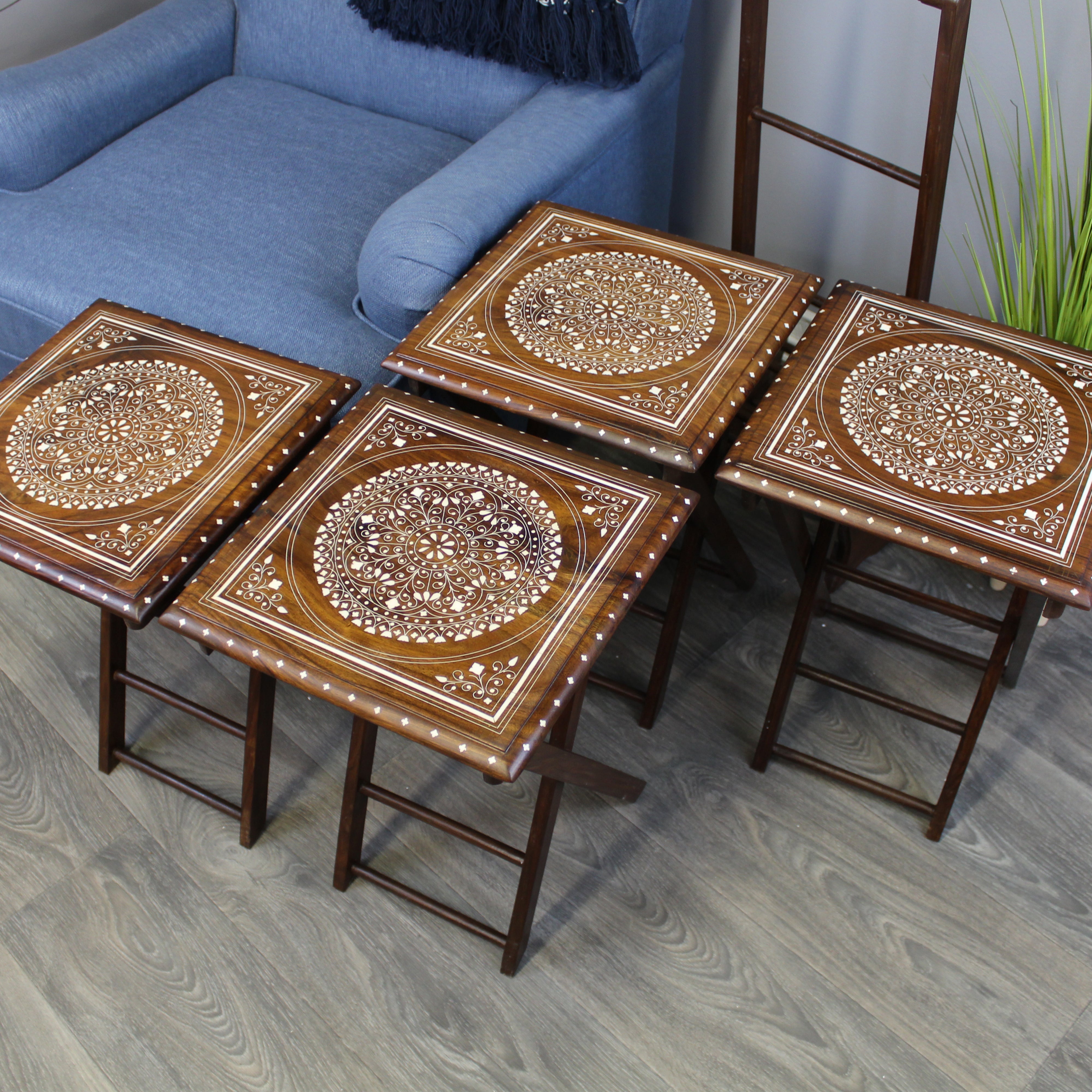 Natural Geo Decorative Rosewood Set of 4 Tray Tables with Stand